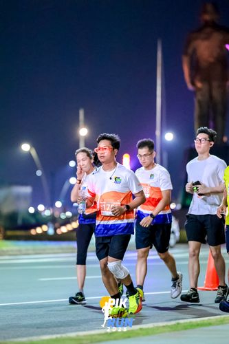 Race photo from PIK NITE RUN 2025