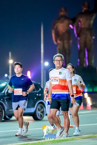 Race photo from PIK NITE RUN 2025