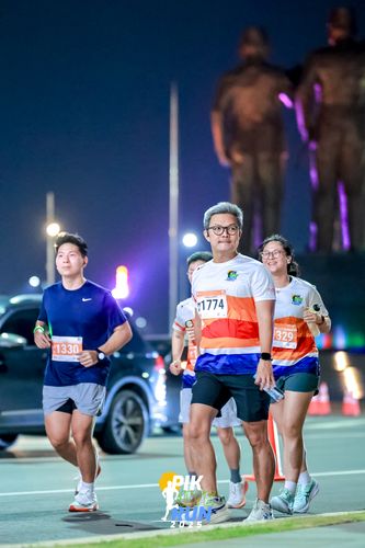 Race photo from PIK NITE RUN 2025