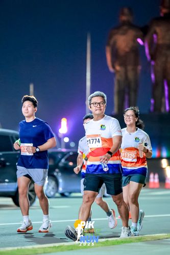 Race photo from PIK NITE RUN 2025