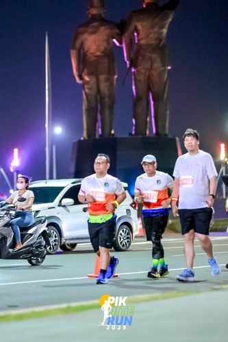 Race photo from PIK NITE RUN 2025