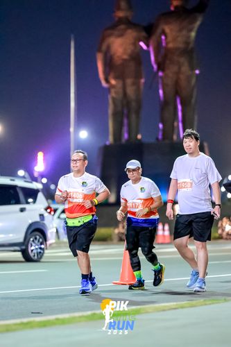 Race photo from PIK NITE RUN 2025