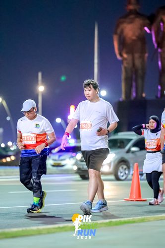 Race photo from PIK NITE RUN 2025