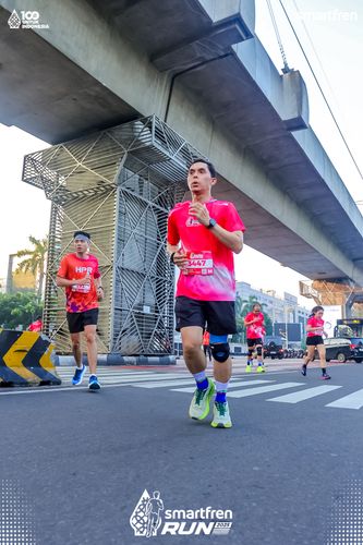 Race photo from Smartfren Run 2025 