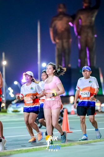 Race photo from PIK NITE RUN 2025