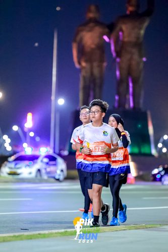 Race photo from PIK NITE RUN 2025