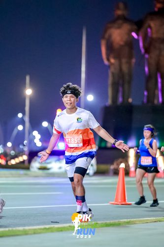 Race photo from PIK NITE RUN 2025
