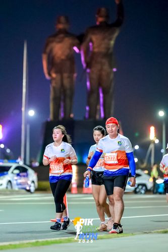 Race photo from PIK NITE RUN 2025
