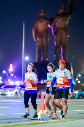 Race photo from PIK NITE RUN 2025