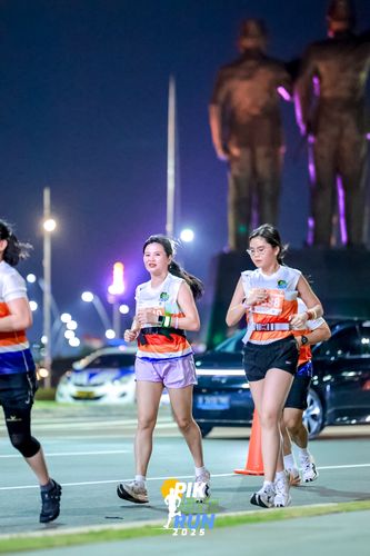 Race photo from PIK NITE RUN 2025