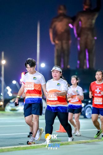 Race photo from PIK NITE RUN 2025