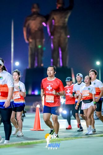 Race photo from PIK NITE RUN 2025