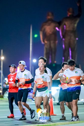 Race photo from PIK NITE RUN 2025
