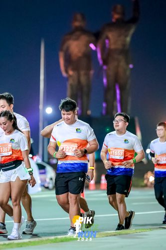 Race photo from PIK NITE RUN 2025