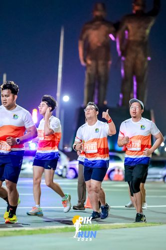 Race photo from PIK NITE RUN 2025