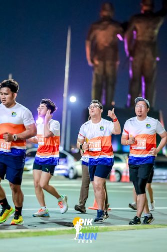 Race photo from PIK NITE RUN 2025
