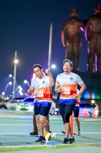 Race photo from PIK NITE RUN 2025