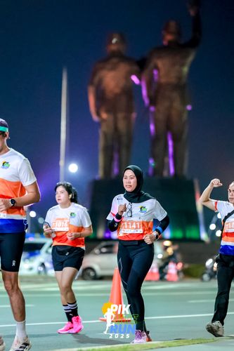 Race photo from PIK NITE RUN 2025