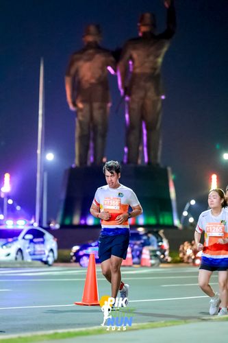 Race photo from PIK NITE RUN 2025