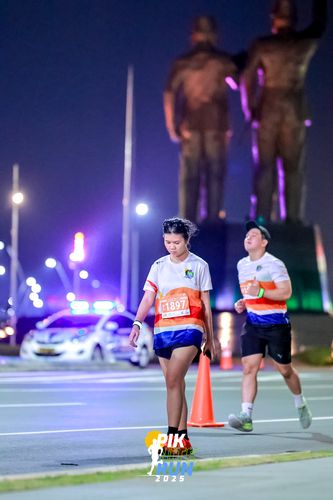 Race photo from PIK NITE RUN 2025