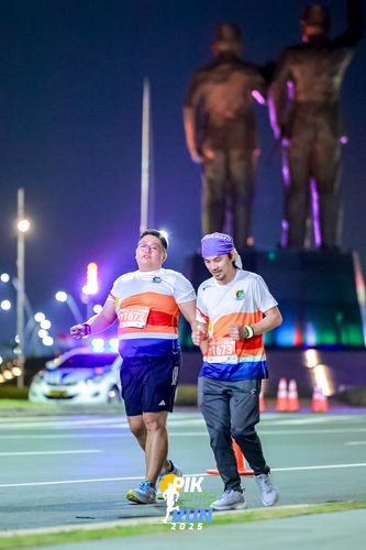 Race photo from PIK NITE RUN 2025