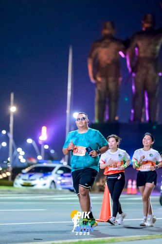 Race photo from PIK NITE RUN 2025