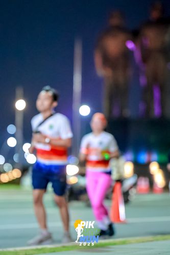 Race photo from PIK NITE RUN 2025