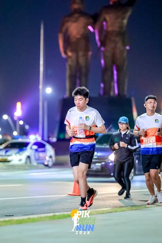Race photo from PIK NITE RUN 2025