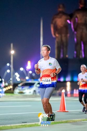 Race photo from PIK NITE RUN 2025