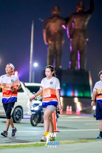 Race photo from PIK NITE RUN 2025