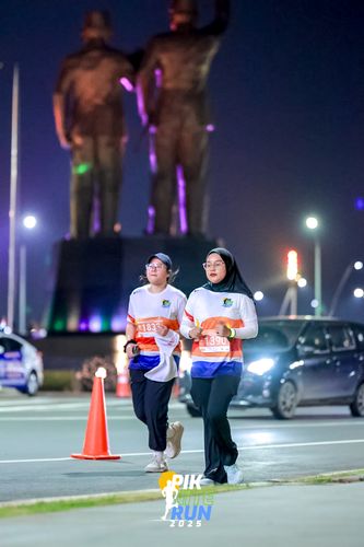 Race photo from PIK NITE RUN 2025