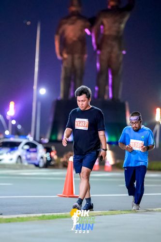 Race photo from PIK NITE RUN 2025