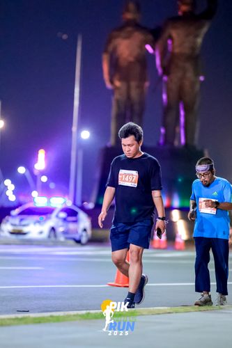 Race photo from PIK NITE RUN 2025