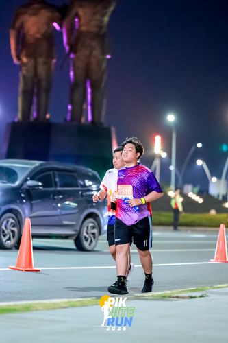 Race photo from PIK NITE RUN 2025