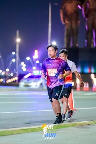Race photo from PIK NITE RUN 2025