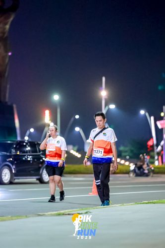 Race photo from PIK NITE RUN 2025