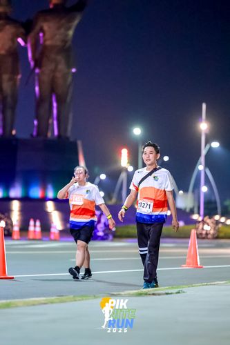 Race photo from PIK NITE RUN 2025