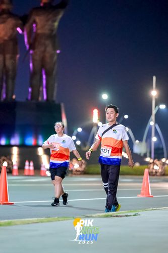 Race photo from PIK NITE RUN 2025