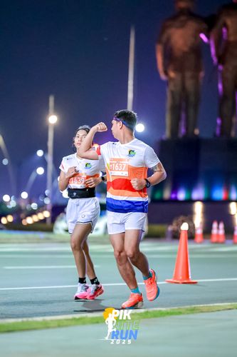 Race photo from PIK NITE RUN 2025