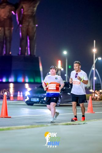 Race photo from PIK NITE RUN 2025