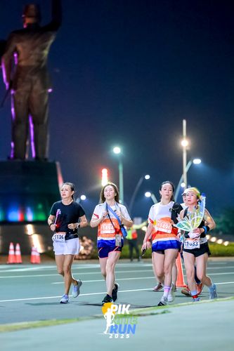Race photo from PIK NITE RUN 2025