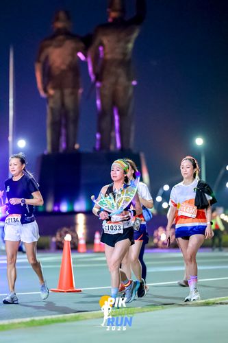 Race photo from PIK NITE RUN 2025