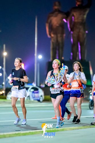 Race photo from PIK NITE RUN 2025