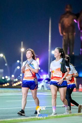 Race photo from PIK NITE RUN 2025