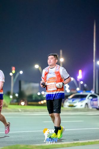 Race photo from PIK NITE RUN 2025