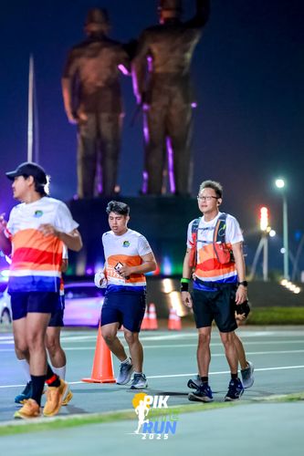 Race photo from PIK NITE RUN 2025