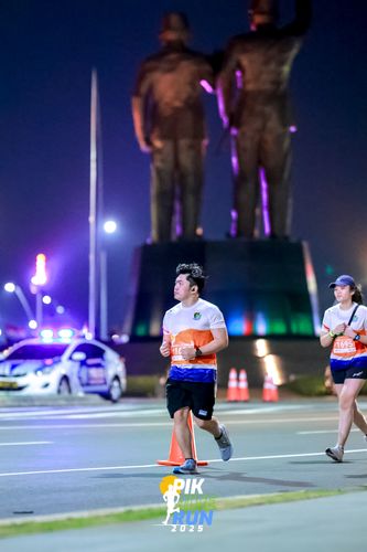 Race photo from PIK NITE RUN 2025
