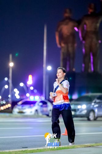 Race photo from PIK NITE RUN 2025