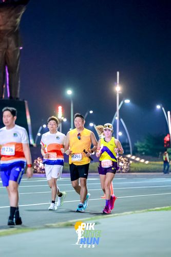 Race photo from PIK NITE RUN 2025