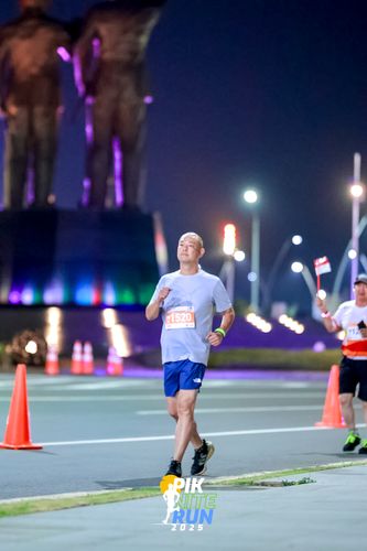 Race photo from PIK NITE RUN 2025